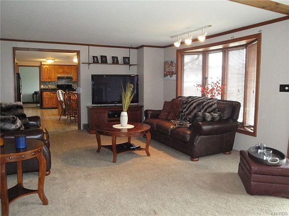3rd image of 174 Sherburn Dr
