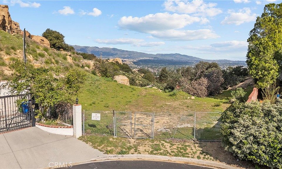 22882 Trigger St #32, Chatsworth, CA 91311 | MLS #SR26018794 | Zillow