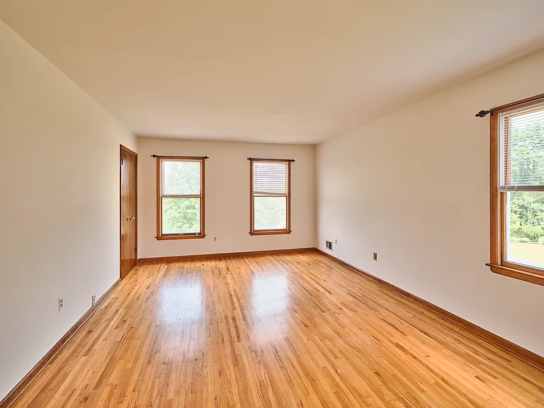 815 Clawson Ave — Photo 13