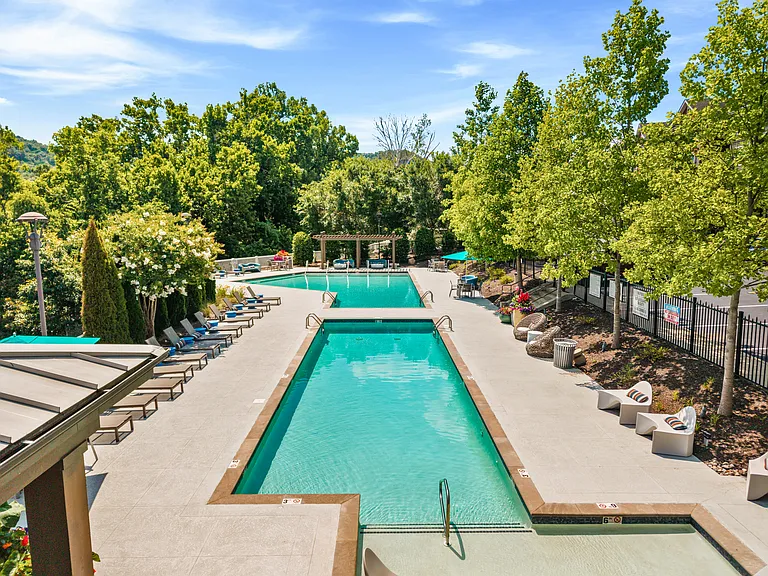 The Lodge Bellevue — Photo 13