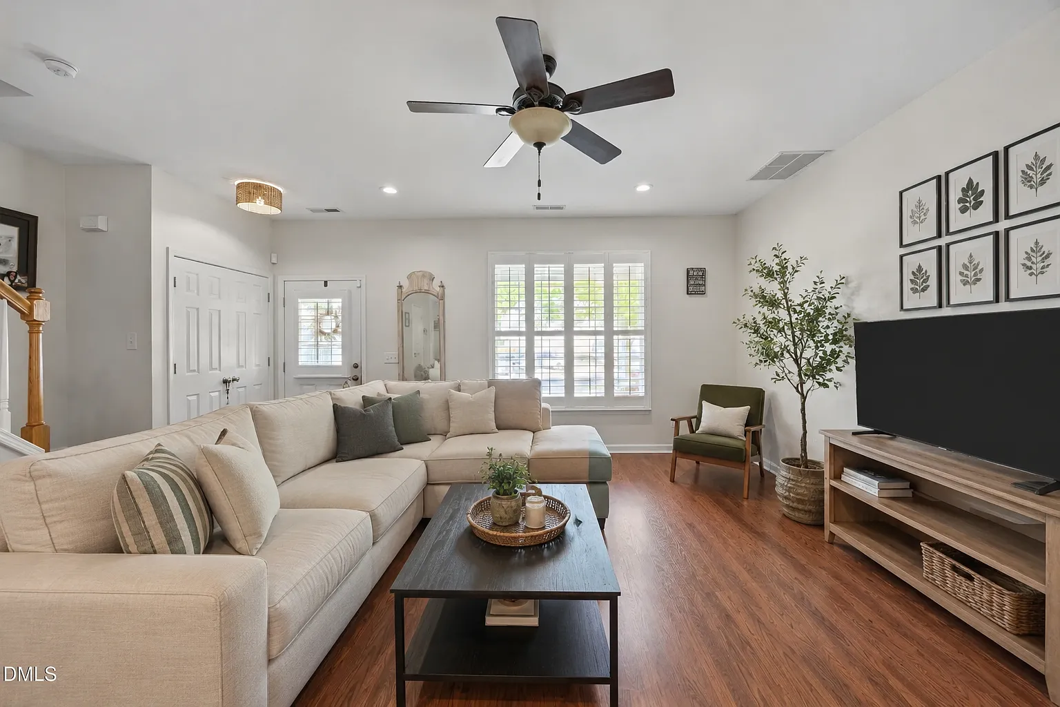 3 bed, 2.5 bath, 1400 sqft, $1,949 — Photo 3