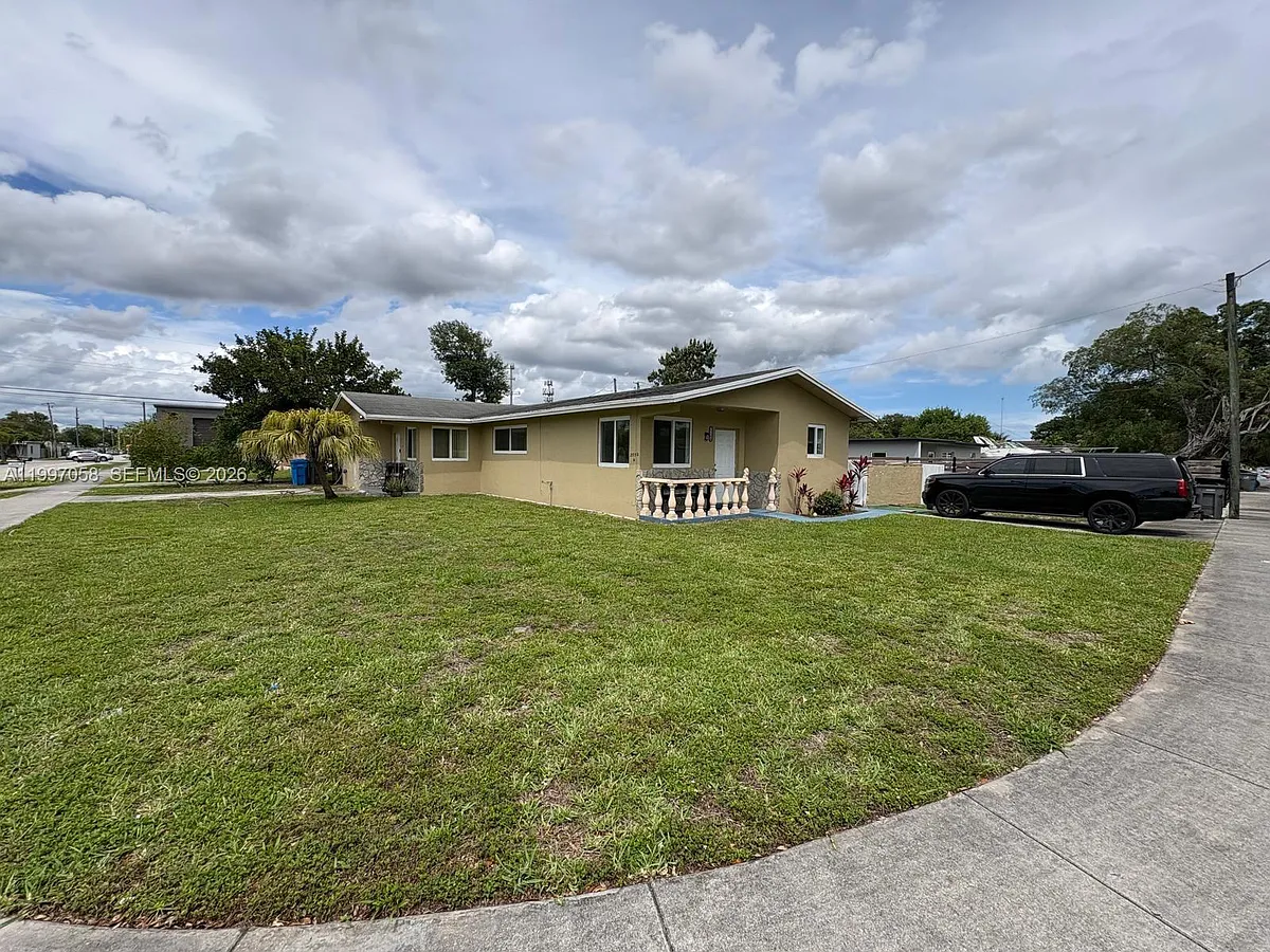 Building Photo - 2550 SW 58th Ave #A