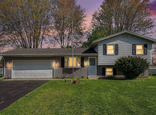 22127 Farmwood Dr, Bristol, IN 46507