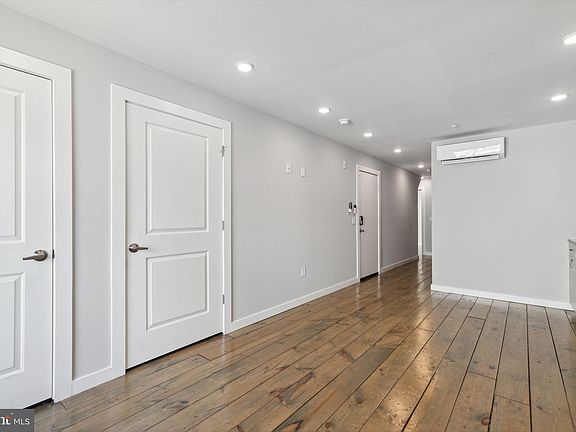 4th image of 1534 W Stiles St #B