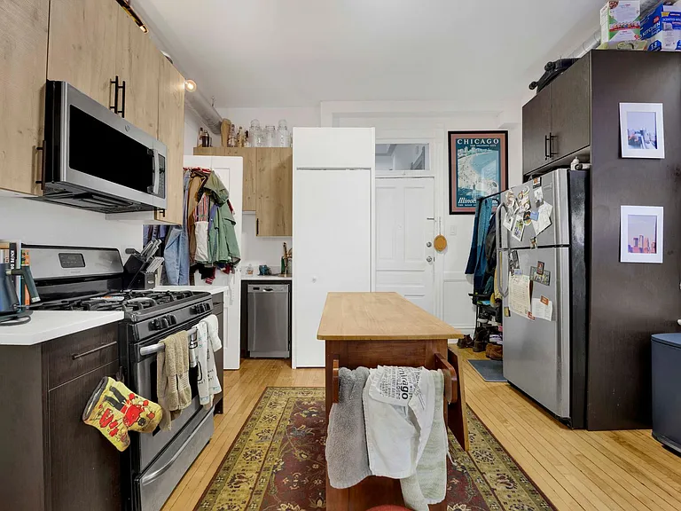 1140 N Winchester Ave — Photo 4