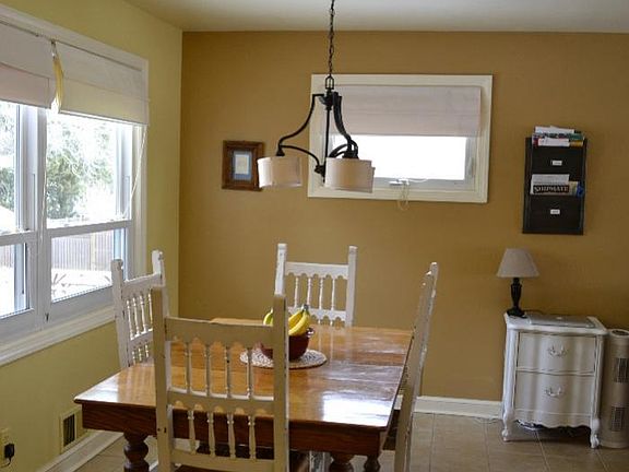 3rd image of 131 Porter Dr