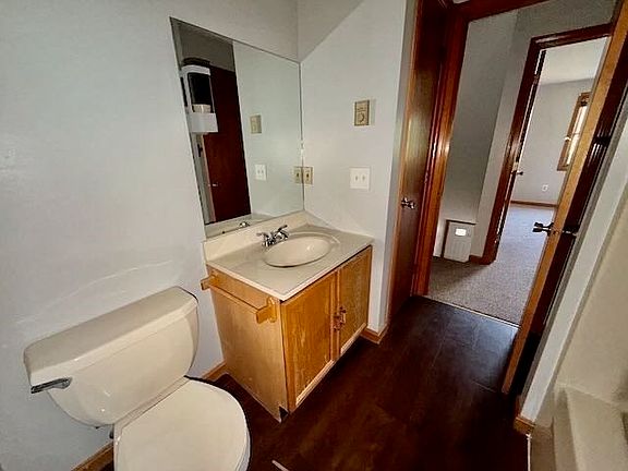 3rd image of 460 Russell Rd
