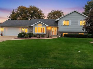 N9653 Gina Dr, Appleton, WI 54915