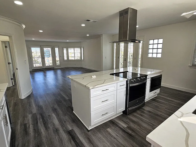 Lindbrook Manor Apartments — Photo 138