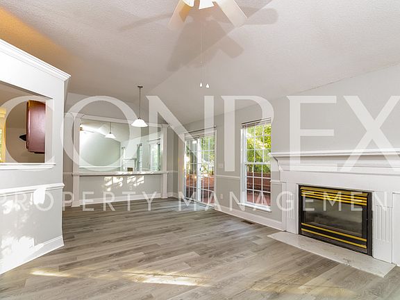 5th image of 109 Oak Creek Cir