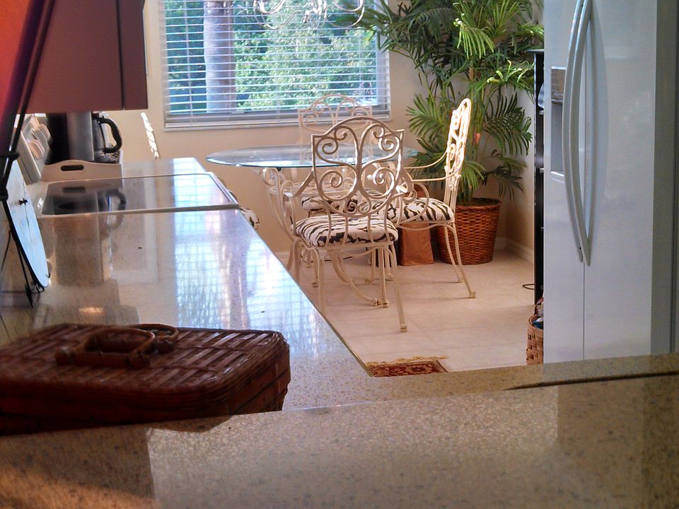 Kitchen/dinette area