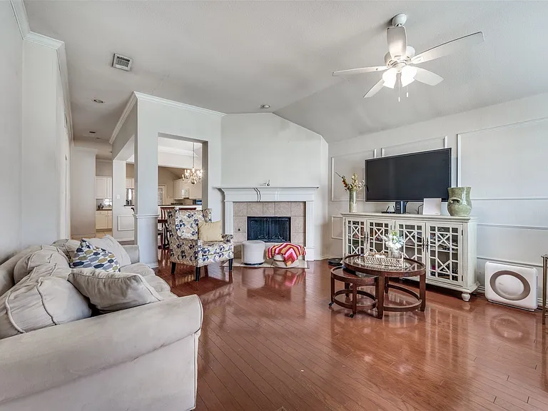 402 Horse Shoe Dr — Photo 4