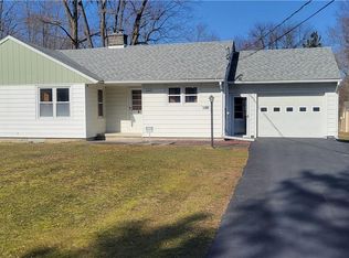 33 Old Ln, Hudson, NY 12534