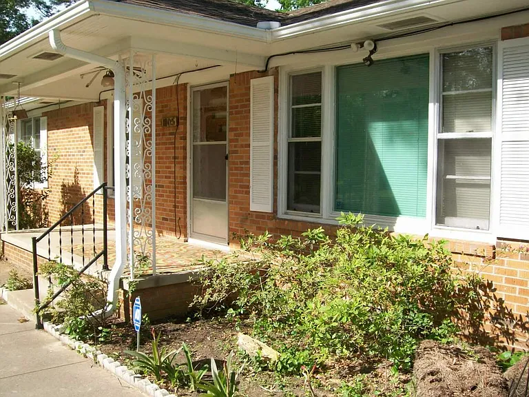 1105 Willow Springs Dr — Photo 3