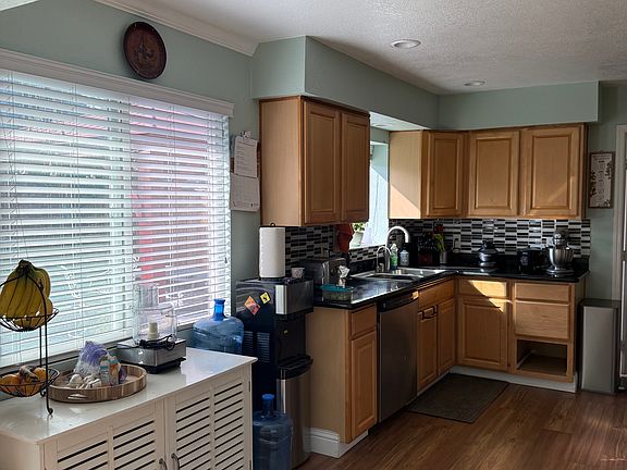 3rd image of 1560 Hillsdale Ave