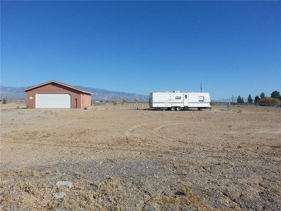2nd image of 2211 Windy Ln