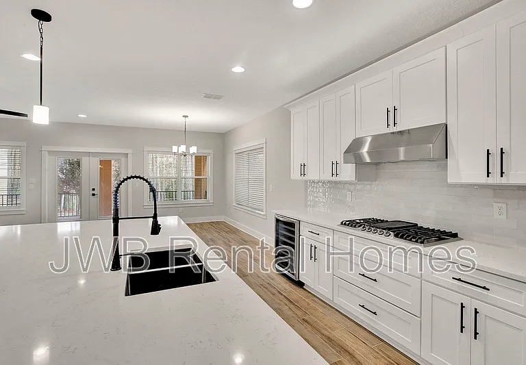 8859 Amalfi Ct — Photo 4
