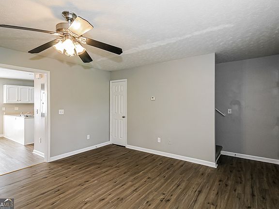 4th image of 5 E Newnan Rd