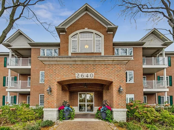 2640 Summit Dr Unit 110, Glenview, IL 60025