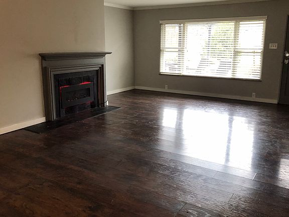 Big living room 15x25 with electric fireplace