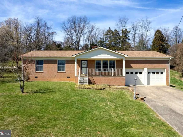 16 Greenfield Rd, Luray, VA 22835