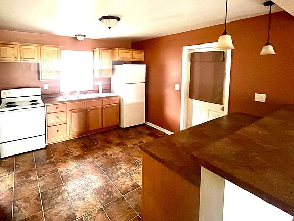 4th image of 222 Phelps St