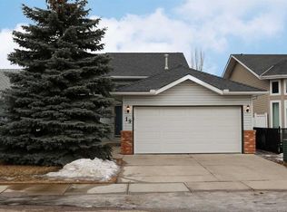 19 E Sunridge Cres NW, Airdrie, AB T4B 2G6