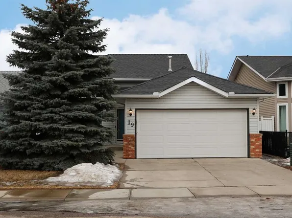 19 E Sunridge Cres NW, Airdrie, AB T4B 2G6