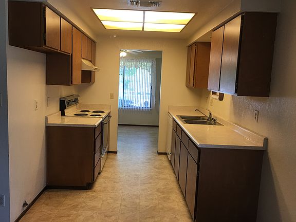 2nd image of 2635 Oriole Dr