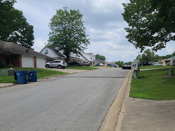 4th image of 42 Holly Dr