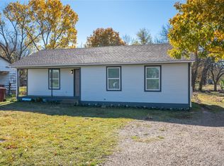 1309 S 6th St, Bonham, TX 75418