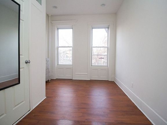 4th image of 487 Saint Johns Pl APT 1C