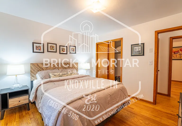 2407 Holbrook Dr — Photo 15