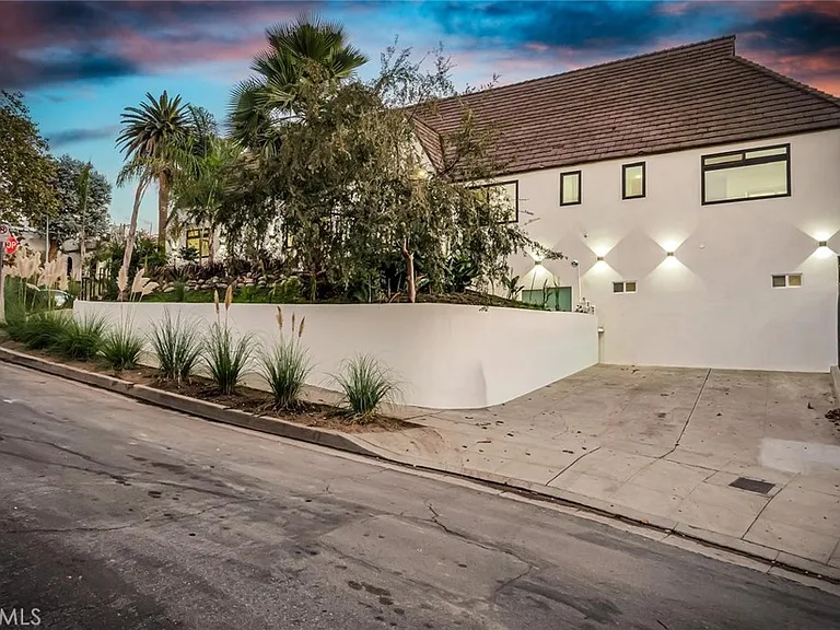 1145 S Longwood Ave — Photo 28