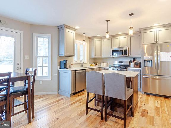 3rd image of 109 Granite Dr