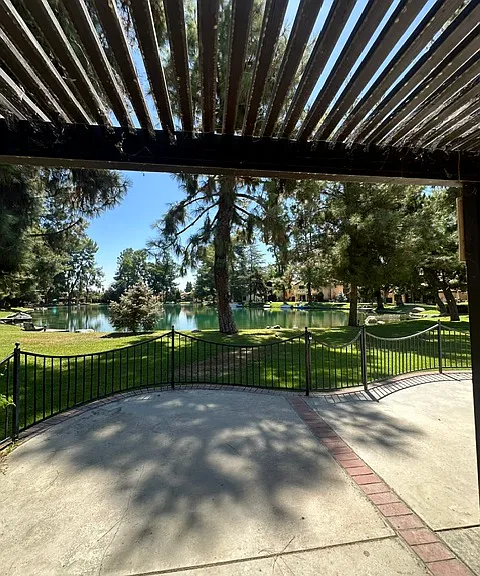 4162 Pinewood Lake Dr — Photo 16