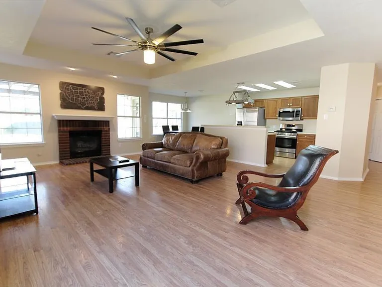 Vol Walker Dr — Photo 1