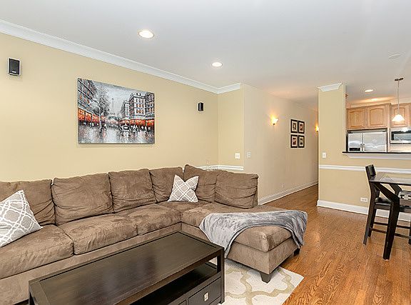 4th image of 516 W Oakdale Ave