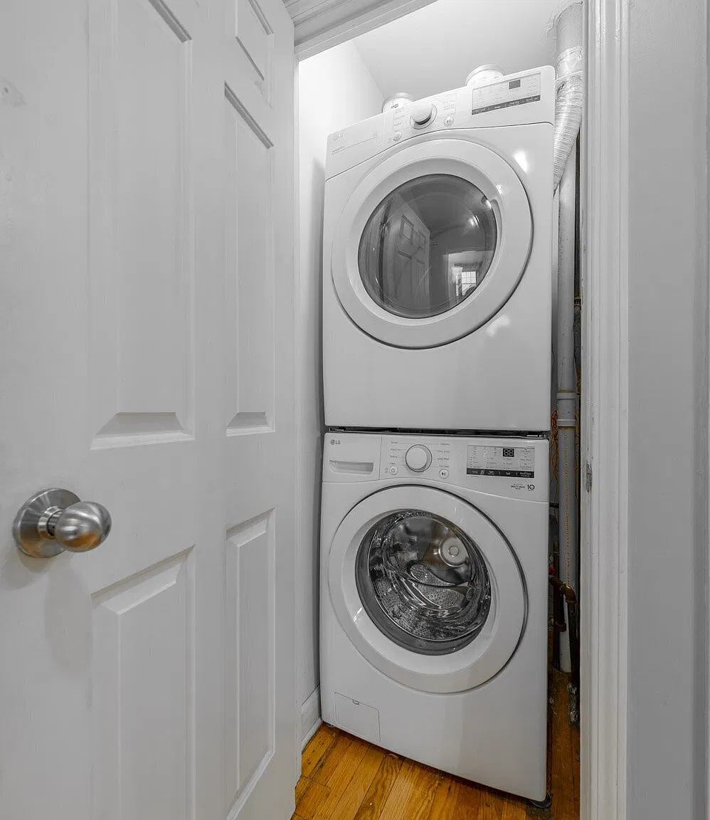 Spacious 2BD/1BA with garage parking included — Photo 1