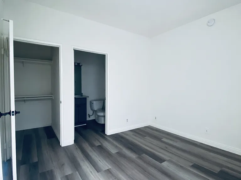 1220 N Las Palmas Ave — Photo 10