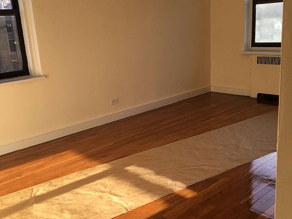 5th image of 19 Cumming St APT 4B