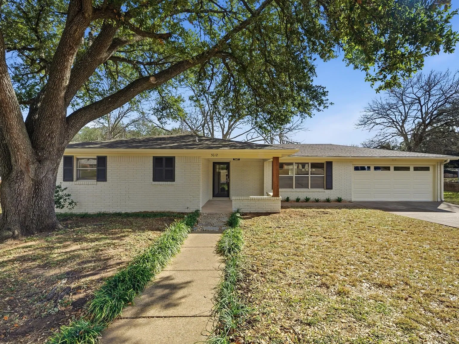 3 bed, 1900 sqft, $2,450 — Photo 1