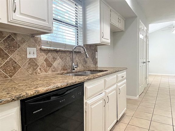 4th image of 629 Torrance Dr