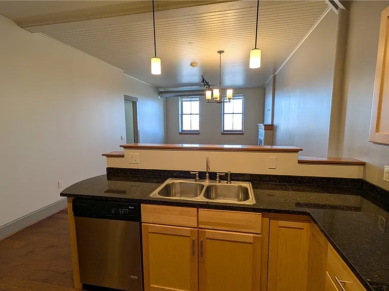 149 Swan St #404 — Photo 9