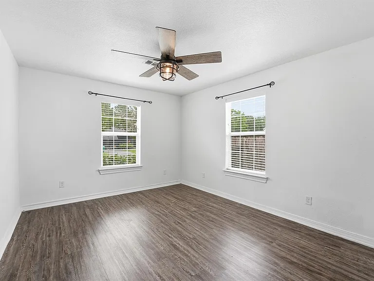 2044 Des Jardines St — Photo 19