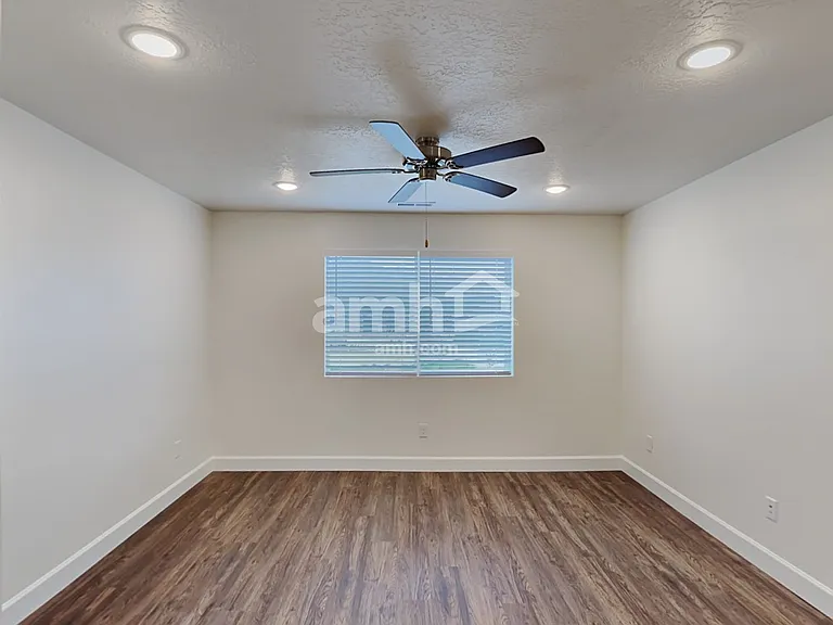 2222 E Silverado Ln — Photo 8