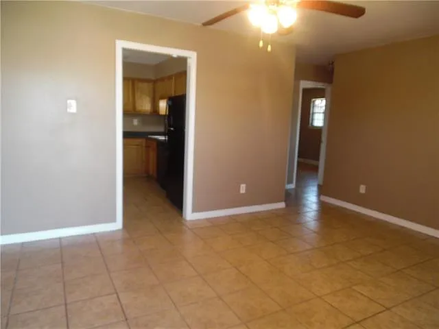 2 bed, 1.0 bath, 649 sqft, $1,100 — Photo 3