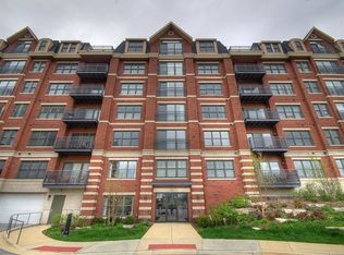 255 E Liberty Dr APT 704, Wheaton, IL 60187