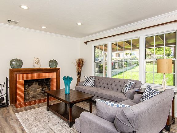 3rd image of 586 E Las Flores Dr