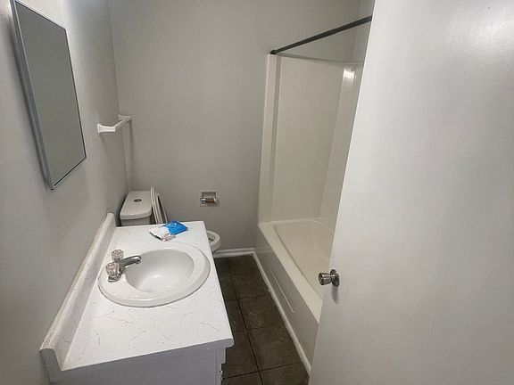 3rd image of 605 Culbreth Ave